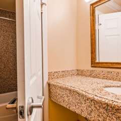 Отель Americas Best Value Inn-South Gate Downey США, Южные ворота - отзывы, цены и фото номеров - забронировать отель Americas Best Value Inn-South Gate Downey онлайн ванная