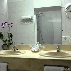 Отель Adonis Plaza Испания, Тенерифе - 4 отзыва об отеле, цены и фото номеров - забронировать отель Adonis Plaza онлайн ванная