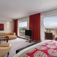 Отель Fairmont Grand Hôtel Genève Швейцария, Женева - 1 отзыв об отеле, цены и фото номеров - забронировать отель Fairmont Grand Hôtel Genève онлайн комната для гостей фото 2