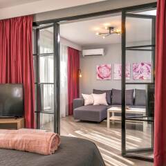 Апартаменты FM Luxury 1-BDR Apartment - ROSE София комната для гостей фото 3