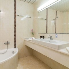 Отель Porfi Beach Hotel Греция, Ситония - 1 отзыв об отеле, цены и фото номеров - забронировать отель Porfi Beach Hotel онлайн ванная