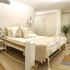 Отель Cesme Marina Konukevi Чешме комната для гостей