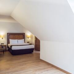Отель Apartamentos Leganitos сейф в номере
