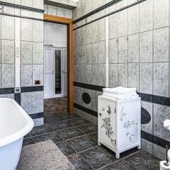 Отель RigaHome Grecinieku Латвия, Рига - отзывы, цены и фото номеров - забронировать отель RigaHome Grecinieku онлайн ванная фото 2