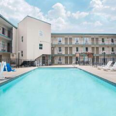 Отель Days Inn Harrison бассейн