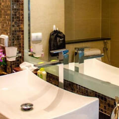 Отель Luxury Cosy Beach View Condominium Таиланд, Паттайя - отзывы, цены и фото номеров - забронировать отель Luxury Cosy Beach View Condominium онлайн ванная фото 2