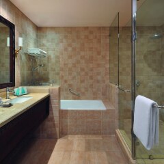 Movenpick Ambassador Hotel Accra ванная фото 2