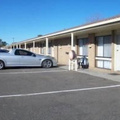Отель Country Home Motor Inn парковка