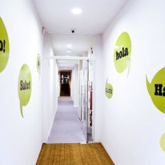Отель Hola Hostal Eixample интерьер отеля