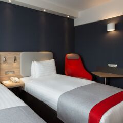 Отель Holiday Inn Express Geneva Airport комната для гостей фото 3