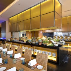 Отель Eastin Grand Hotel Sathorn Таиланд, Бангкок - 10 отзывов об отеле, цены и фото номеров - забронировать отель Eastin Grand Hotel Sathorn онлайн питание фото 2