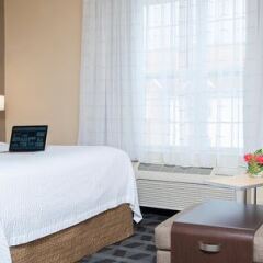 Отель TownePlace Suites by Marriott Indianapolis - Keystone удобства в номере фото 2
