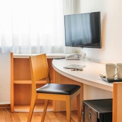 Отель Ibis Berlin Messe Германия, Берлин - отзывы, цены и фото номеров - забронировать отель Ibis Berlin Messe онлайн удобства в номере фото 2