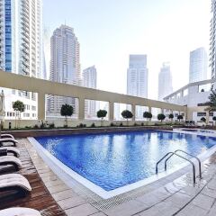 Отель One Perfect Stay - Royal Oceanic Tower бассейн