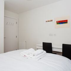 Отель 2 Bedroom Apartment With Balcony Великобритания, Лондон - отзывы, цены и фото номеров - забронировать отель 2 Bedroom Apartment With Balcony онлайн комната для гостей фото 4
