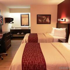 Отель Red Roof Inn & Suites Columbus - W. Broad США, Колумбус - отзывы, цены и фото номеров - забронировать отель Red Roof Inn & Suites Columbus - W. Broad онлайн комната для гостей фото 4