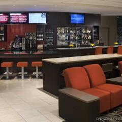 Отель Holiday Inn Vancouver Downtown & Suites Канада, Ванкувер - отзывы, цены и фото номеров - забронировать отель Holiday Inn Vancouver Downtown & Suites онлайн гостиничный бар