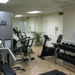 The Courtleigh Hotel and Suites фитнесс-зал