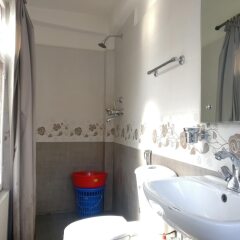 Отель Sun Apartment & Guest House Непал, Лалитпур - отзывы, цены и фото номеров - забронировать отель Sun Apartment & Guest House онлайн ванная фото 2
