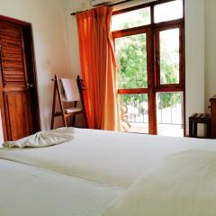 Отель Rajarata Lodge сейф в номере
