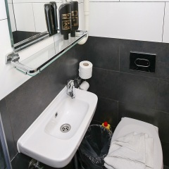 Отель Budget Hotel Flipper Нидерланды, Амстердам - 2 отзыва об отеле, цены и фото номеров - забронировать отель Budget Hotel Flipper онлайн ванная фото 2