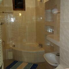 Отель Hostel 4 U - Dolni Chabry Чехия, Прага - отзывы, цены и фото номеров - забронировать отель Hostel 4 U - Dolni Chabry онлайн ванная