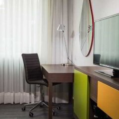 Отель Hampton by Hilton Cali удобства в номере