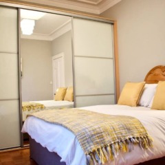 Отель Traditional 2 Bedroom Flat With Views of Portobello Beach Эдинбург комната для гостей фото 3