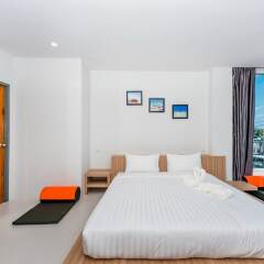 Отель Phuket Marine Poshtel фото 9