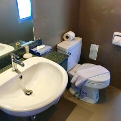 Отель Kantiang View Resort Ланта ванная фото 2