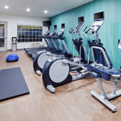 Отель Charter Inn and Suites фитнесс-зал фото 3