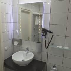 Отель Hotell Nova Швеция, Карлстад - отзывы, цены и фото номеров - забронировать отель Hotell Nova онлайн ванная