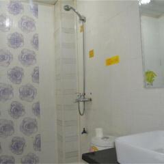 Отель Xi'an Happy Hotel Китай, Сиань - отзывы, цены и фото номеров - забронировать отель Xi'an Happy Hotel онлайн ванная