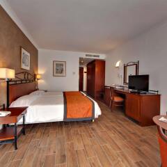 Отель Golden Tulip Vivaldi Hotel Мальта, Сан Джулианс - 2 отзыва об отеле, цены и фото номеров - забронировать отель Golden Tulip Vivaldi Hotel онлайн комната для гостей фото 3