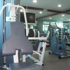 Royal Ascot Hotel Apartment фитнесс-зал
