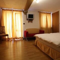 Отель Albergo Centrale Форни-ди-Сопра сейф в номере