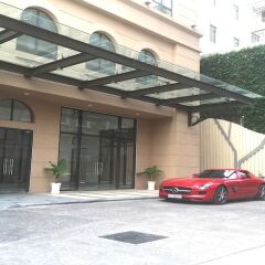 Апартаменты SUNNY TROPICAL Serviced Apartments парковка