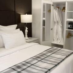 Отель Haven on the Park сейф в номере