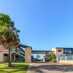 Отель MAS Country Gladstone Palms Motor Inn парковка