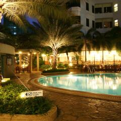 Отель Grand Diamond Suites Hotel Таиланд, Бангкок - отзывы, цены и фото номеров - забронировать отель Grand Diamond Suites Hotel онлайн бассейн