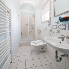 Отель Prague Loreta Residence Чехия, Прага - отзывы, цены и фото номеров - забронировать отель Prague Loreta Residence онлайн ванная