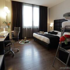 Отель Holiday Inn Genoa City, an IHG Hotel Италия, Генуя - 1 отзыв об отеле, цены и фото номеров - забронировать отель Holiday Inn Genoa City, an IHG Hotel онлайн комната для гостей фото 2