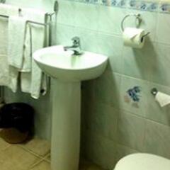 Отель Hans Travel Inn ванная