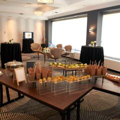 Отель Courtyard by Marriott Downtown Toronto Канада, Торонто - отзывы, цены и фото номеров - забронировать отель Courtyard by Marriott Downtown Toronto онлайн питание