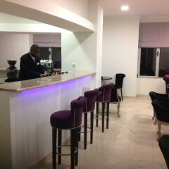 Luna Hotel Zombo гостиничный бар