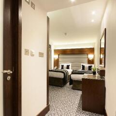 Отель The Park Grand London Paddington сейф в номере
