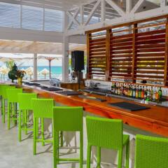 Отель Royal Decameron Cornwall Beach Ямайка, Монтего-Бей - отзывы, цены и фото номеров - забронировать отель Royal Decameron Cornwall Beach онлайн гостиничный бар