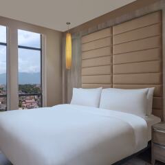 Отель Aloft Kathmandu Thamel Непал, Катманду - отзывы, цены и фото номеров - забронировать отель Aloft Kathmandu Thamel онлайн комната для гостей фото 4