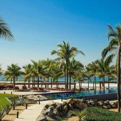 Отель Las Palmas Resort & Beach Club пляж