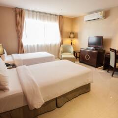 Отель Mac Boutique Suites Sukhumvit Soi 7 Бангкок комната для гостей фото 2